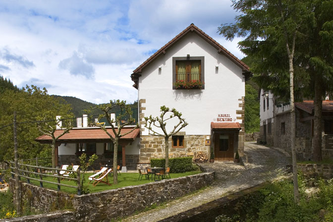 Irati - Hoteles Selva de Irati - Hotel Rural Besaro - Ochagavia - Navarra.